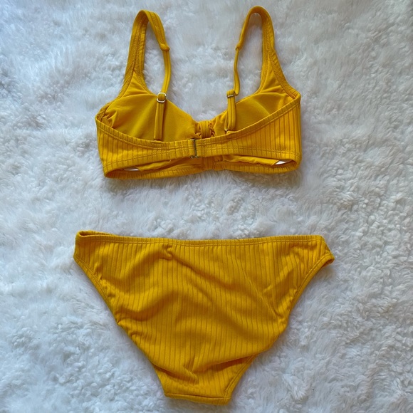 Yellow bikini - Picture 2 of 2